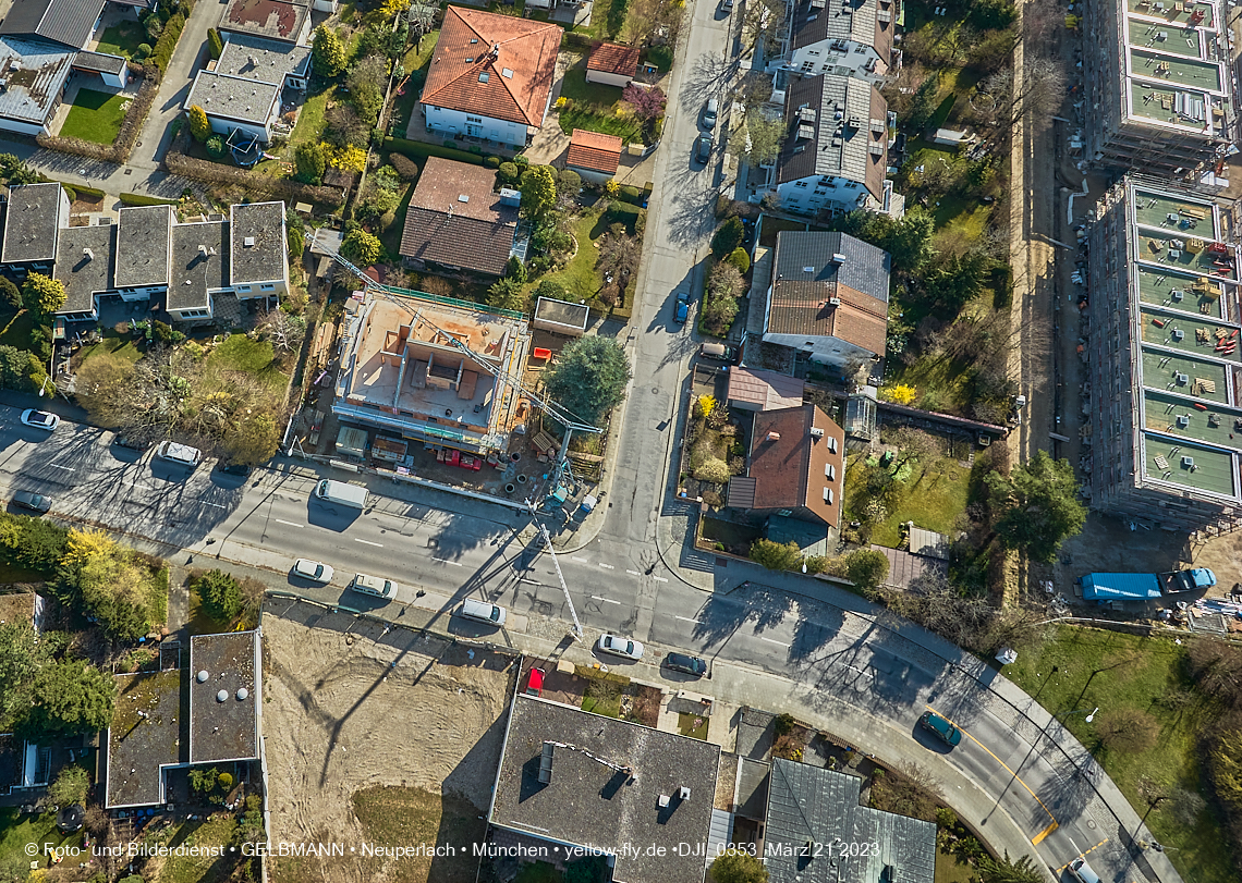 21.03.2023 - Luftbilder von der Baustelle Niederalmstraße 16 in Neuperlach